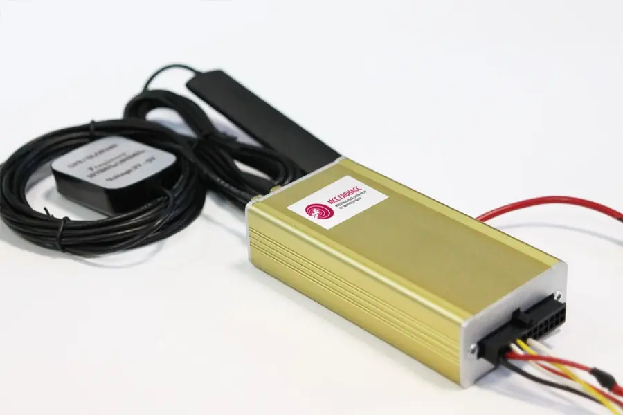 GPS/GLONASS tracker
